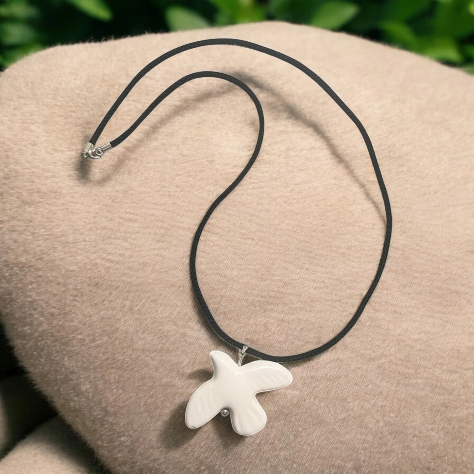 Dove Choker