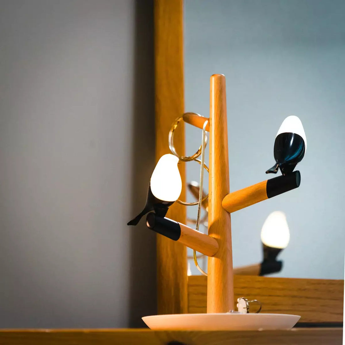 Lovely Bird Wireless Charging Lamp